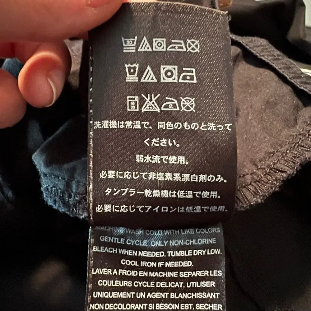 Guess black snap button long sleeve top. Size small‎ - Picture 5 of 13